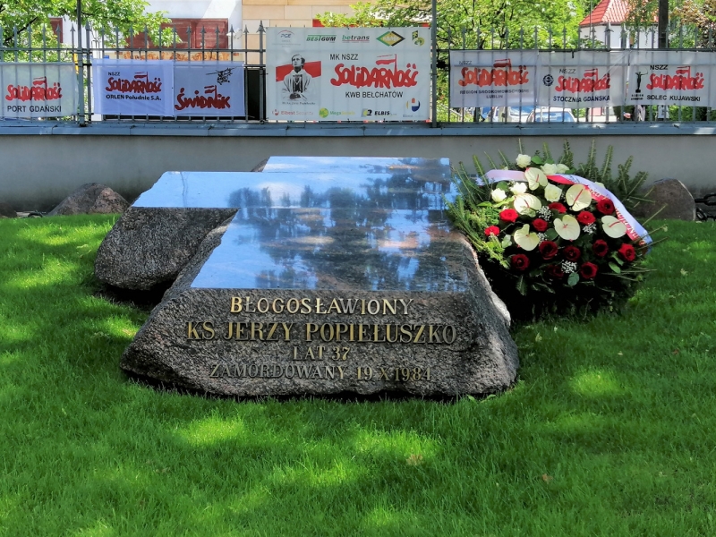 grób bł. ks. Jerzego Popiełuszki
